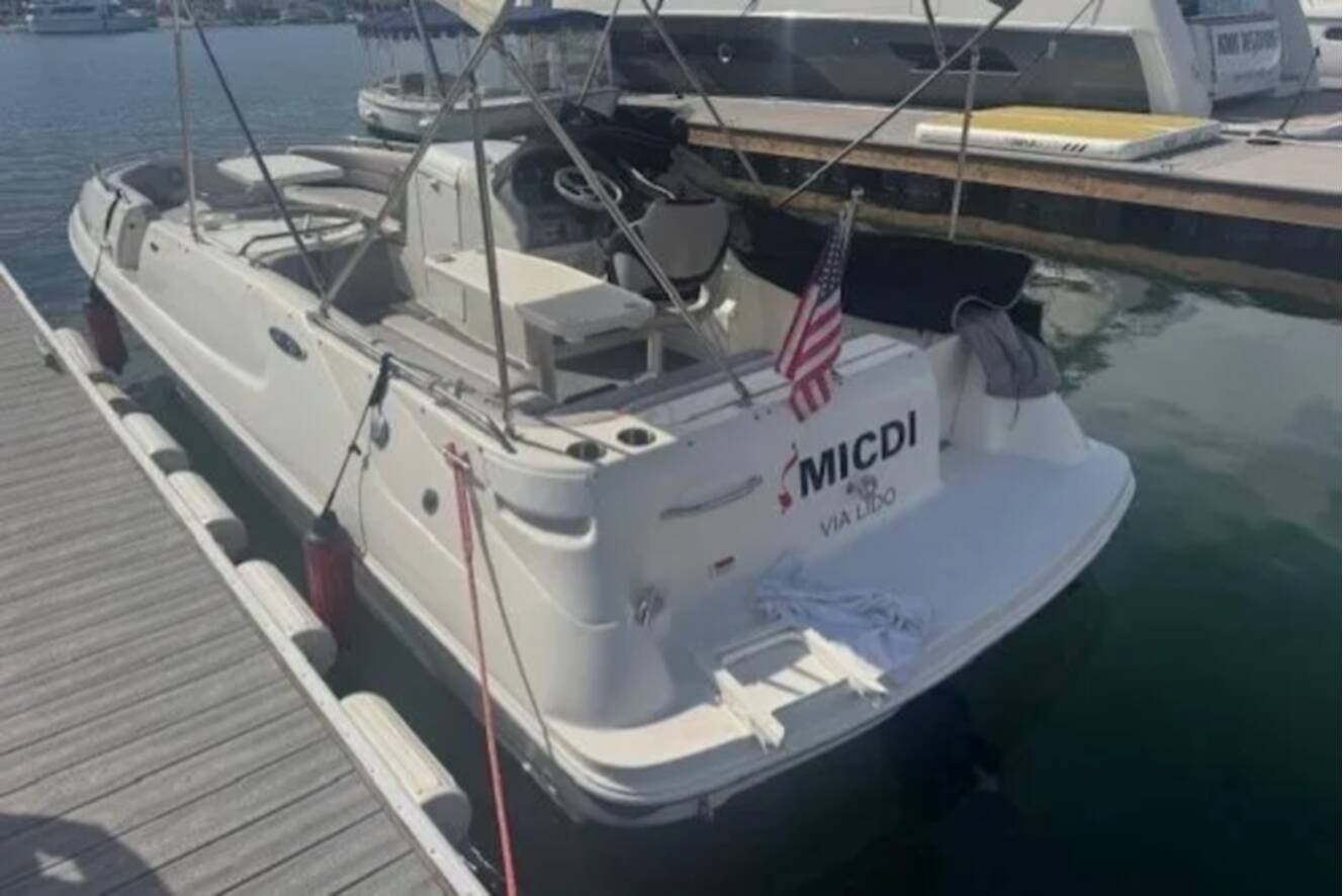 A photo of this 1997 Sea Ray 240 Sundeck