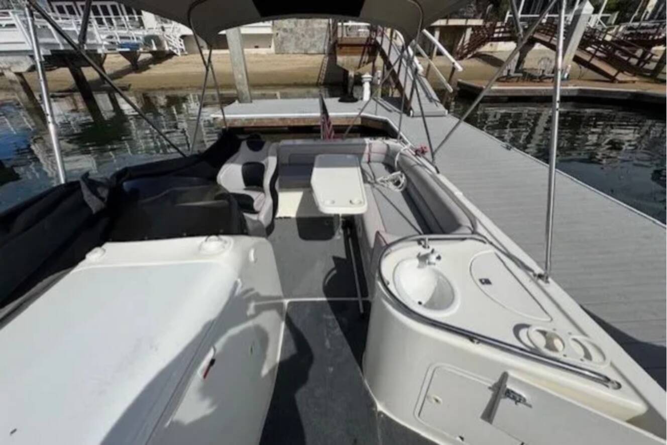 A photo of this 1997 Sea Ray 240 Sundeck