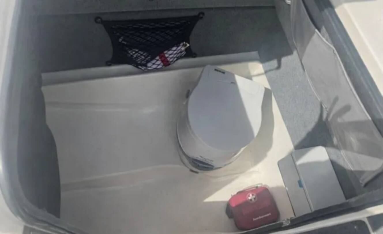 A photo of this 1997 Sea Ray 240 Sundeck