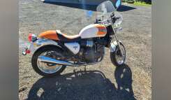 2000 Triumph THUNDERBIRD 900 Cruiser motorcycle