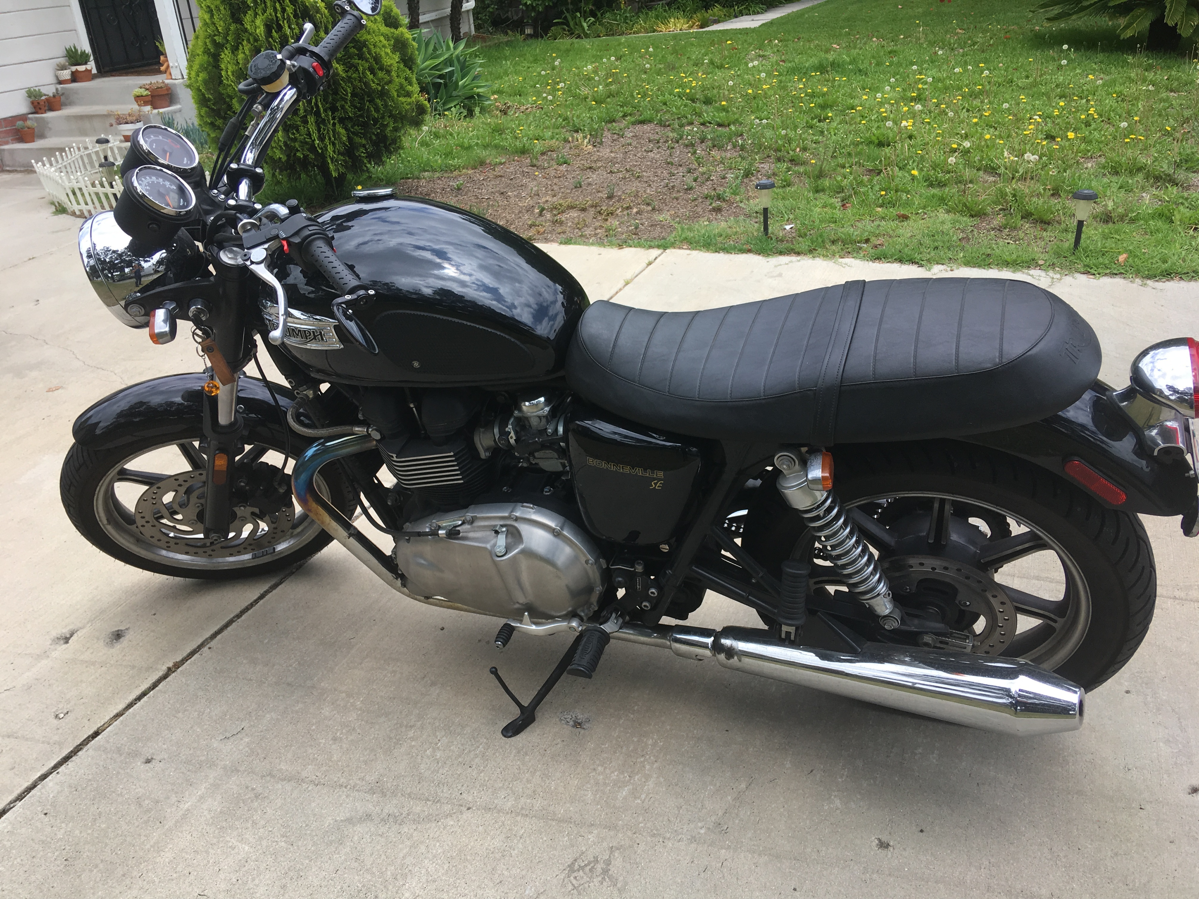 2012 Triumph BONNEVILLE BLACK BLACK in Venice, CA