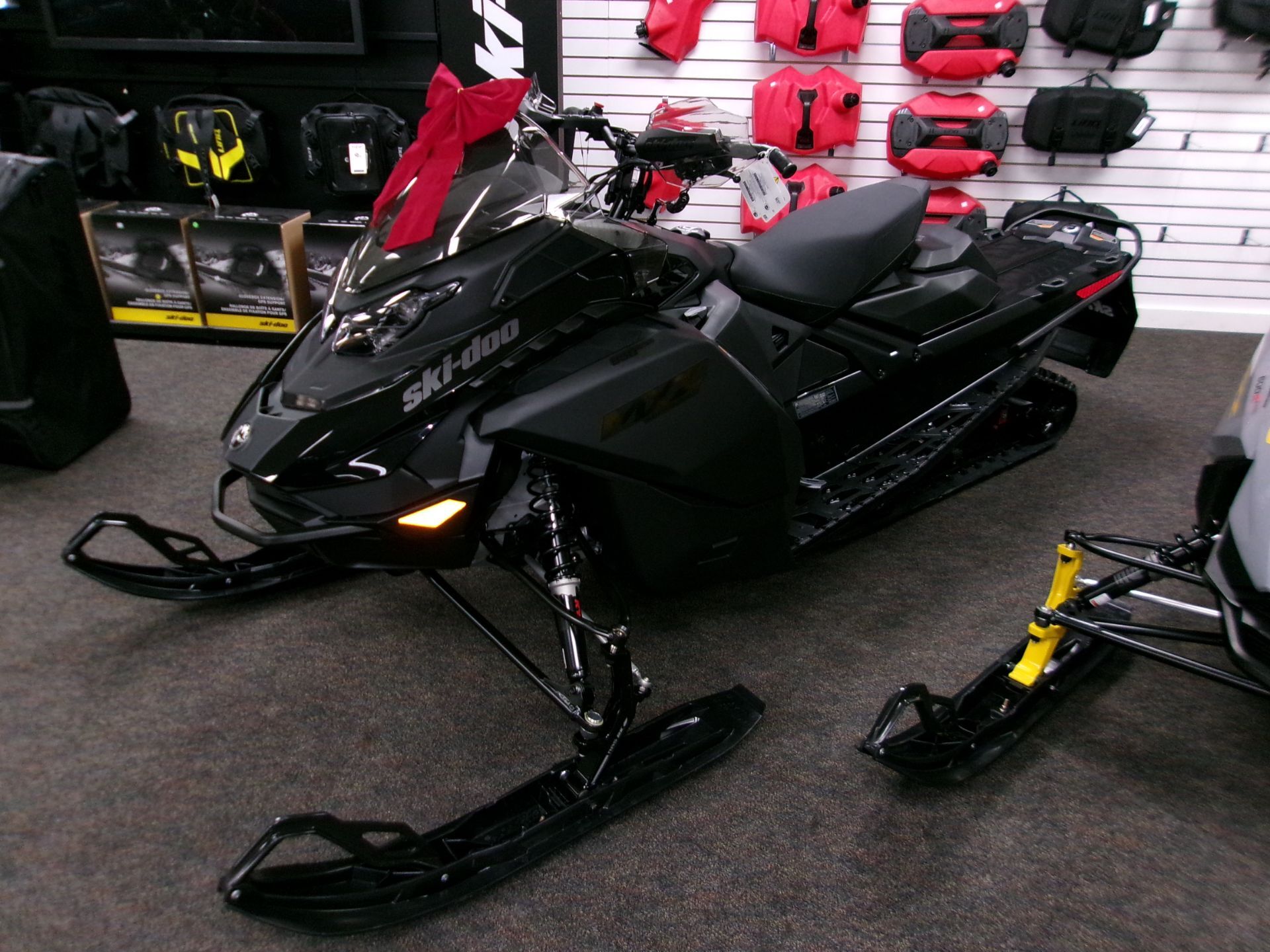 2026 Ski-Doo MXZ Adrenaline 137 850 E-TEC ES Ripsaw 1.25 850 E-TEC 137 1.25 in zulu IN