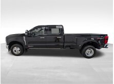 Top 10 Commercial Trucks for Construction: The Heavy Hitters image