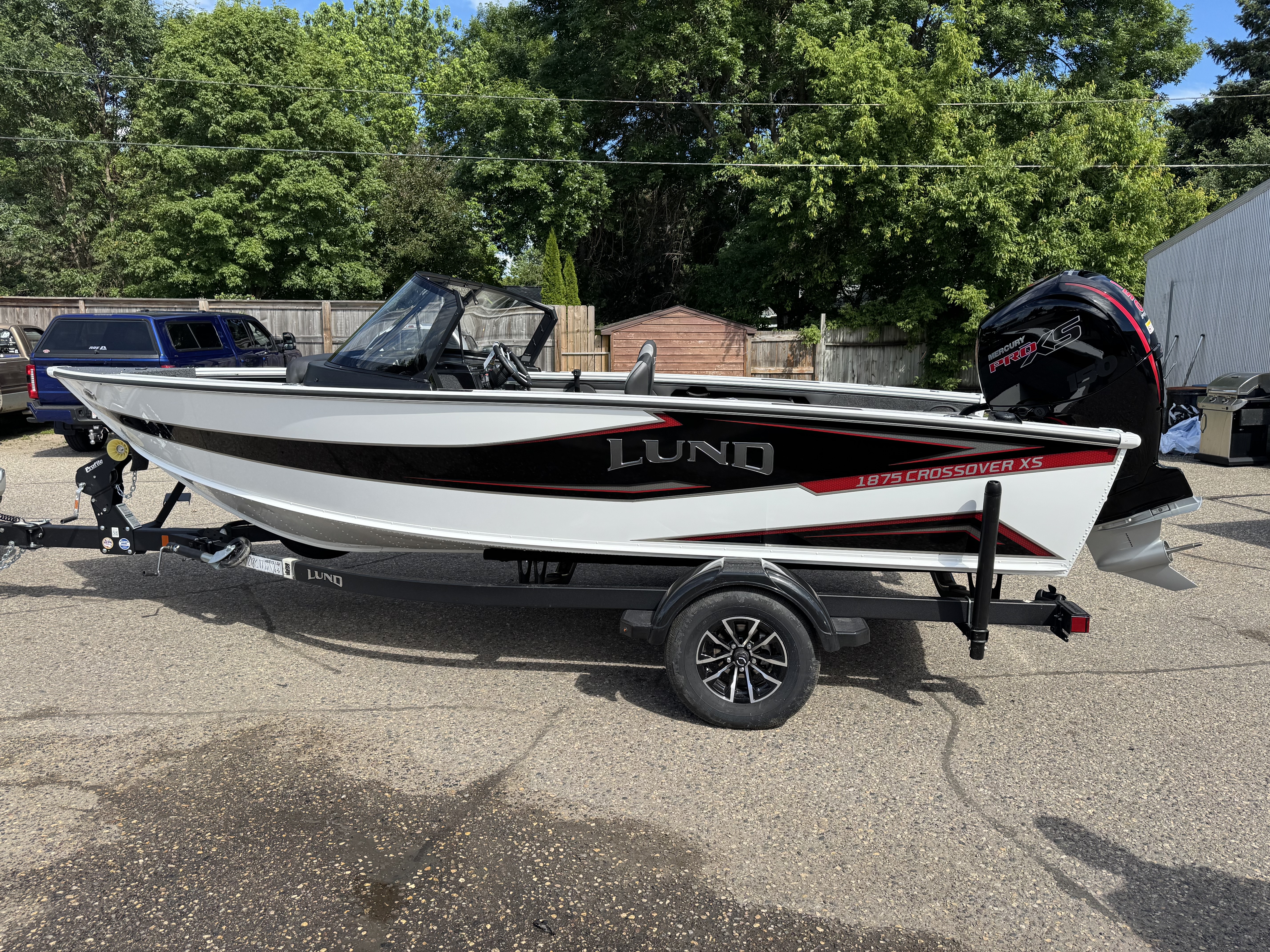 2027 Lund 1875 Crossover XS in spicer MN