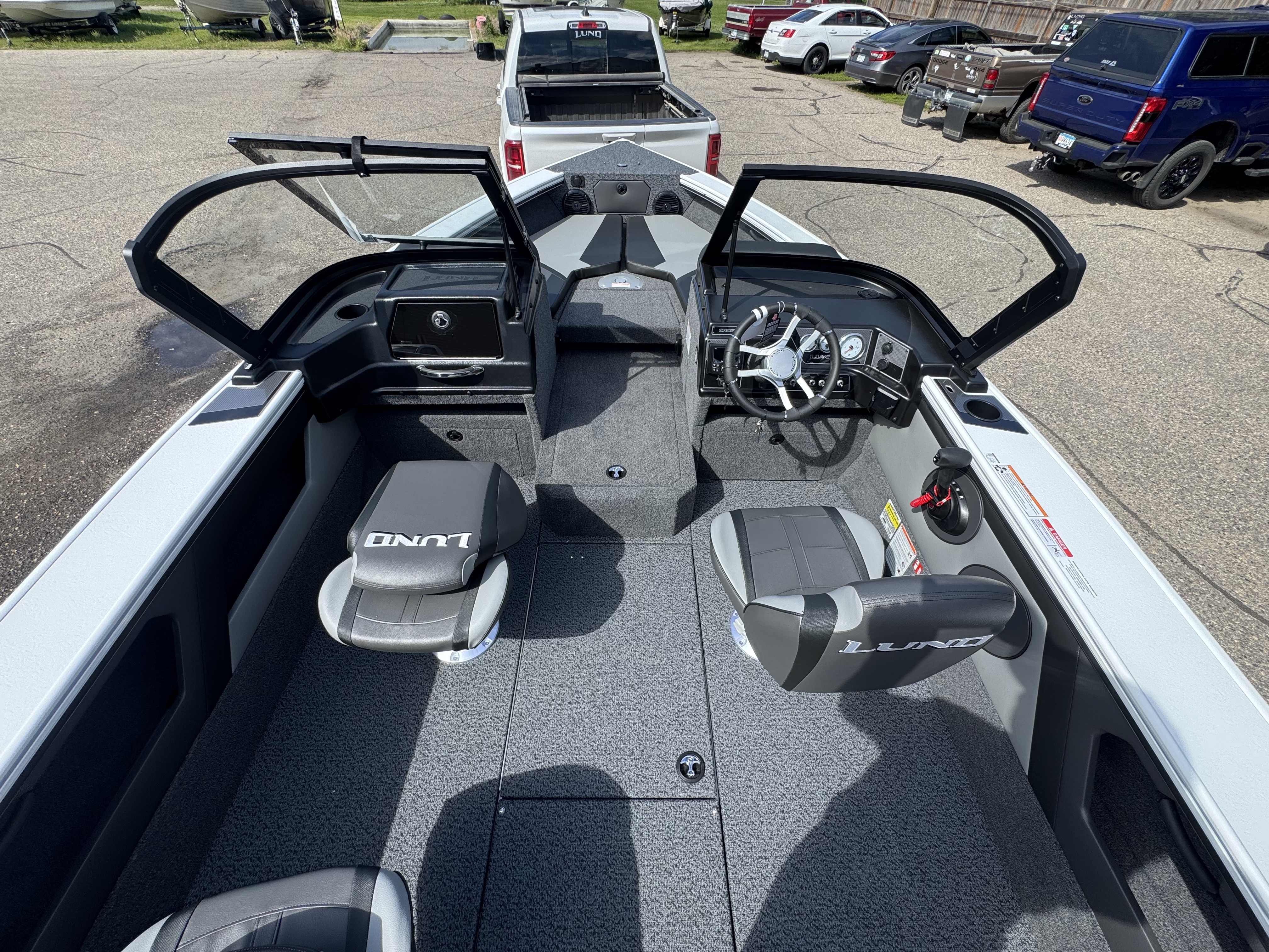 2027 Lund 1875 Crossover XS in spicer MN