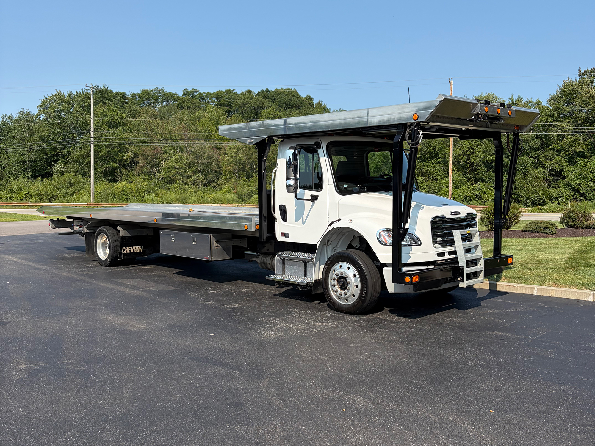 2025 FREIGHTLINER BUSINESS CLASS M2 106 in Plainville, MA