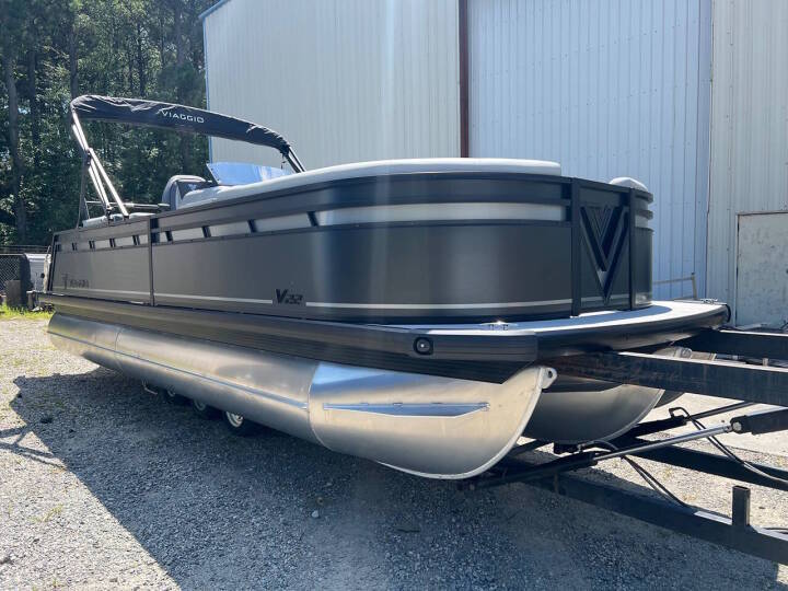 2027 Viaggio V22U TRI-TOON in mooresville NC