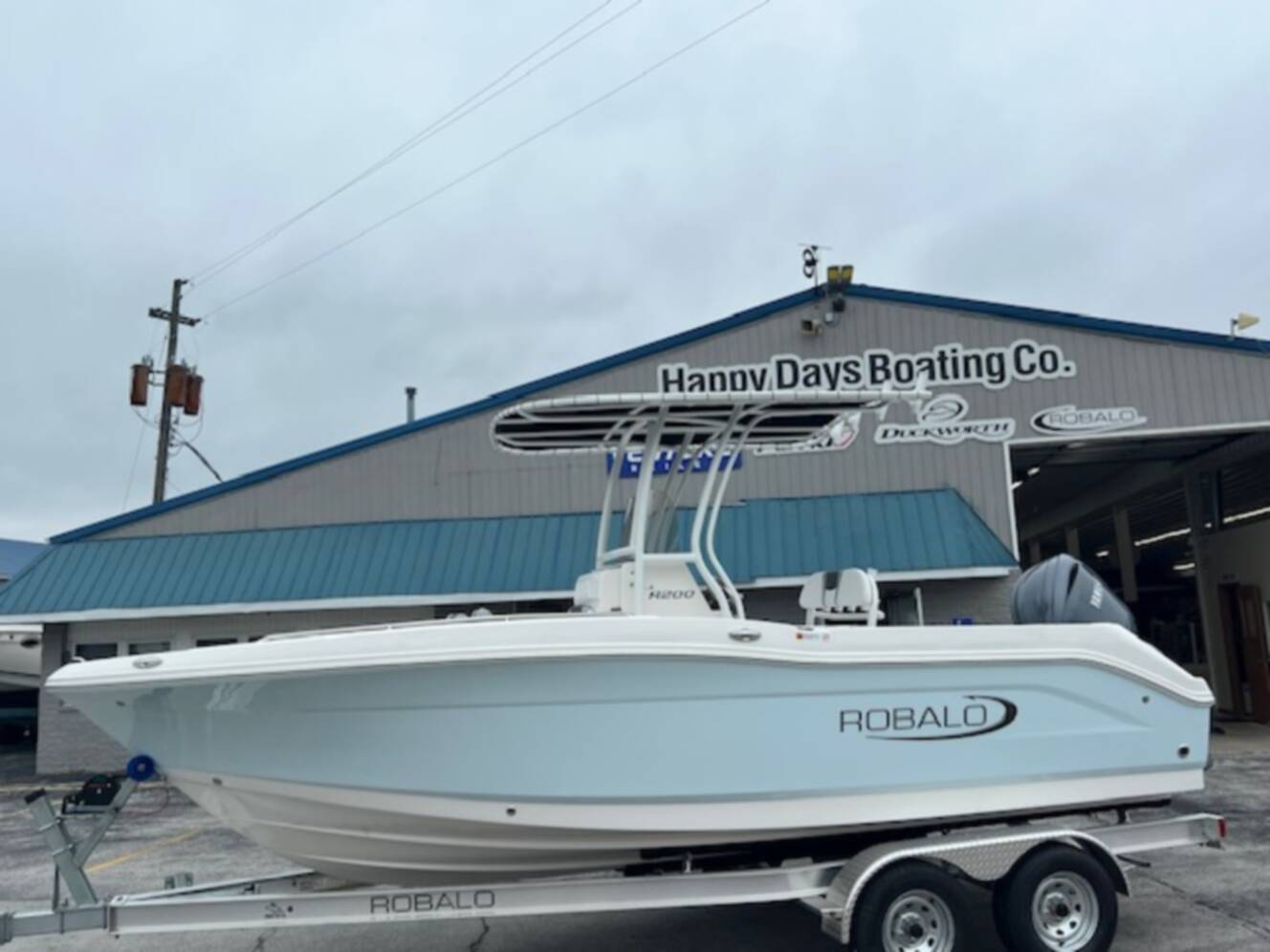 A photo of this 2027 Robalo R200 CC