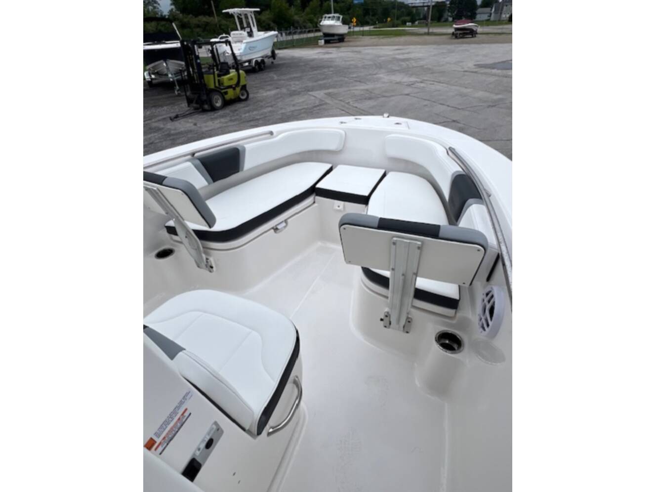A photo of this 2027 Robalo R200 CC