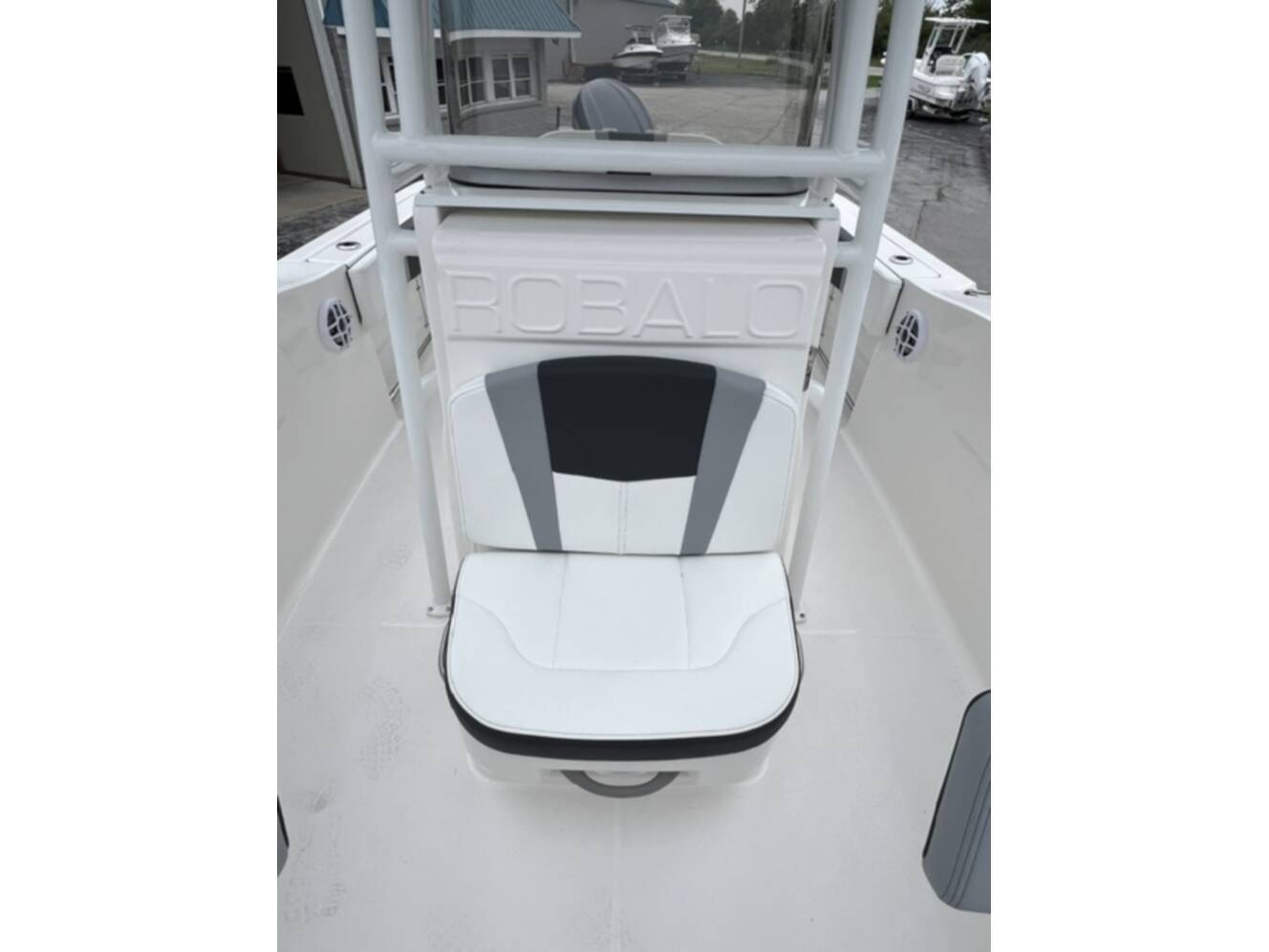 A photo of this 2027 Robalo R200 CC