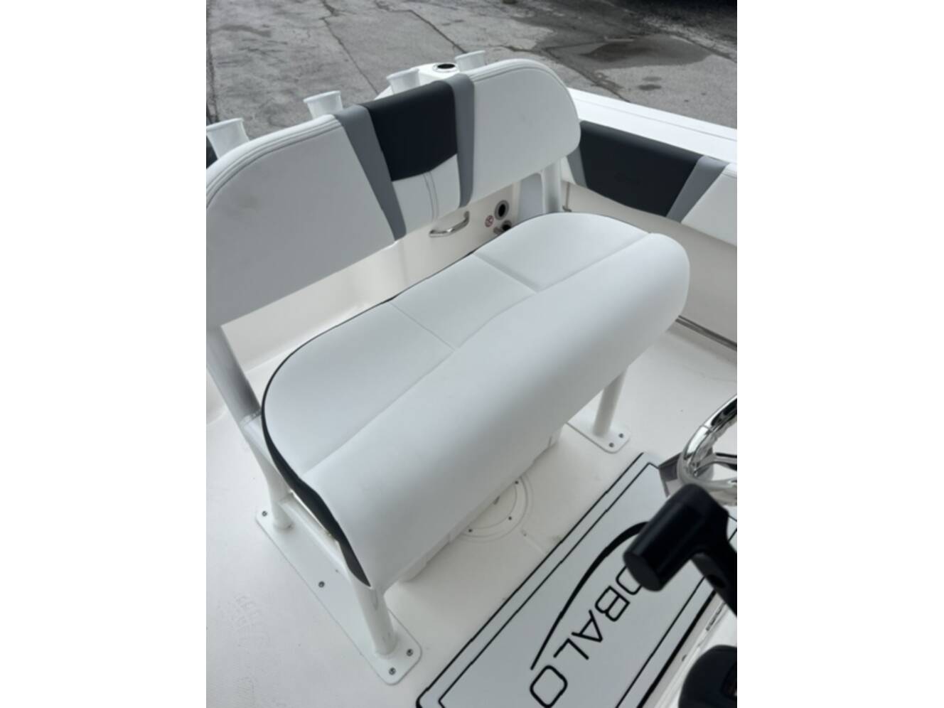 A photo of this 2027 Robalo R200 CC