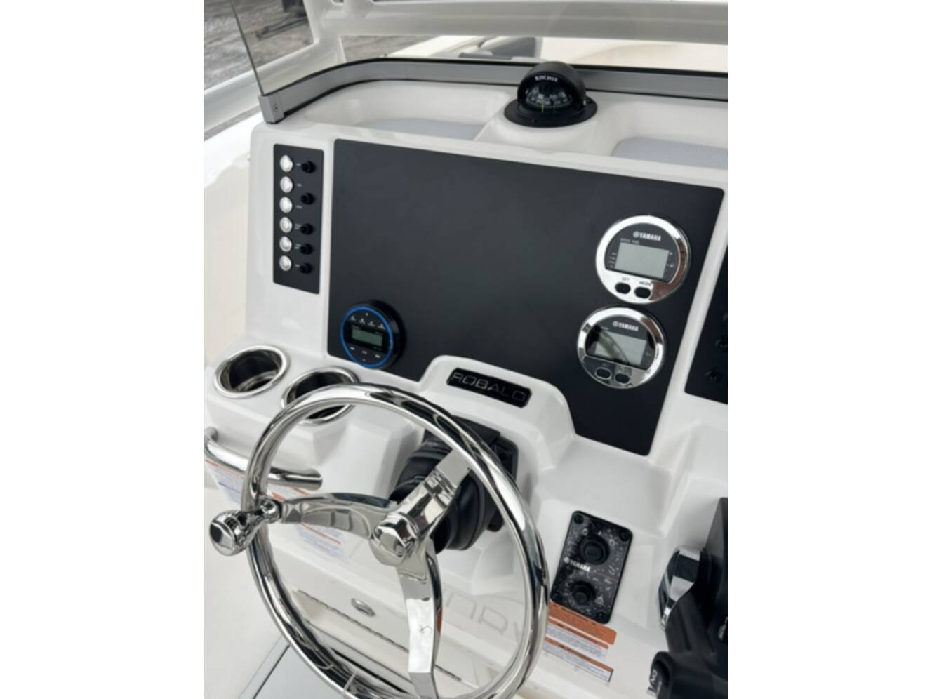 A photo of this 2027 Robalo R200 CC