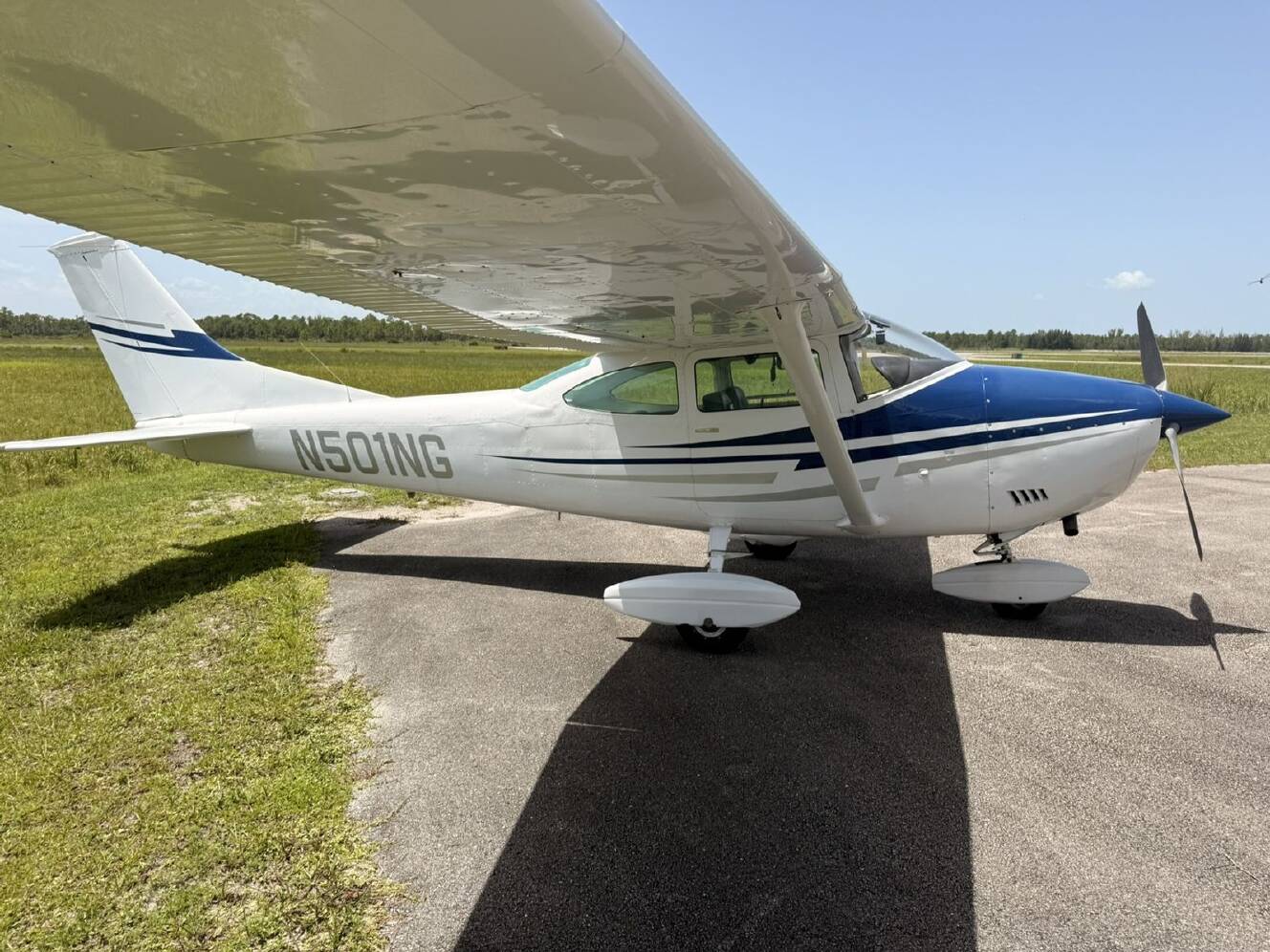 A photo of this 1971 Cessna 182N SKYLANE