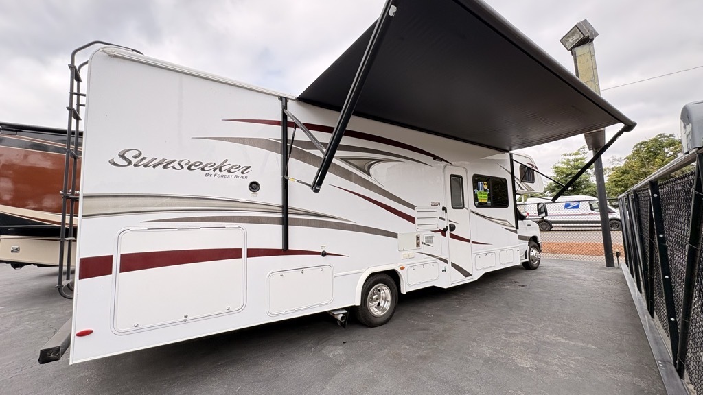 2017 Forest River SUNSEEKER 3050S Super C RV