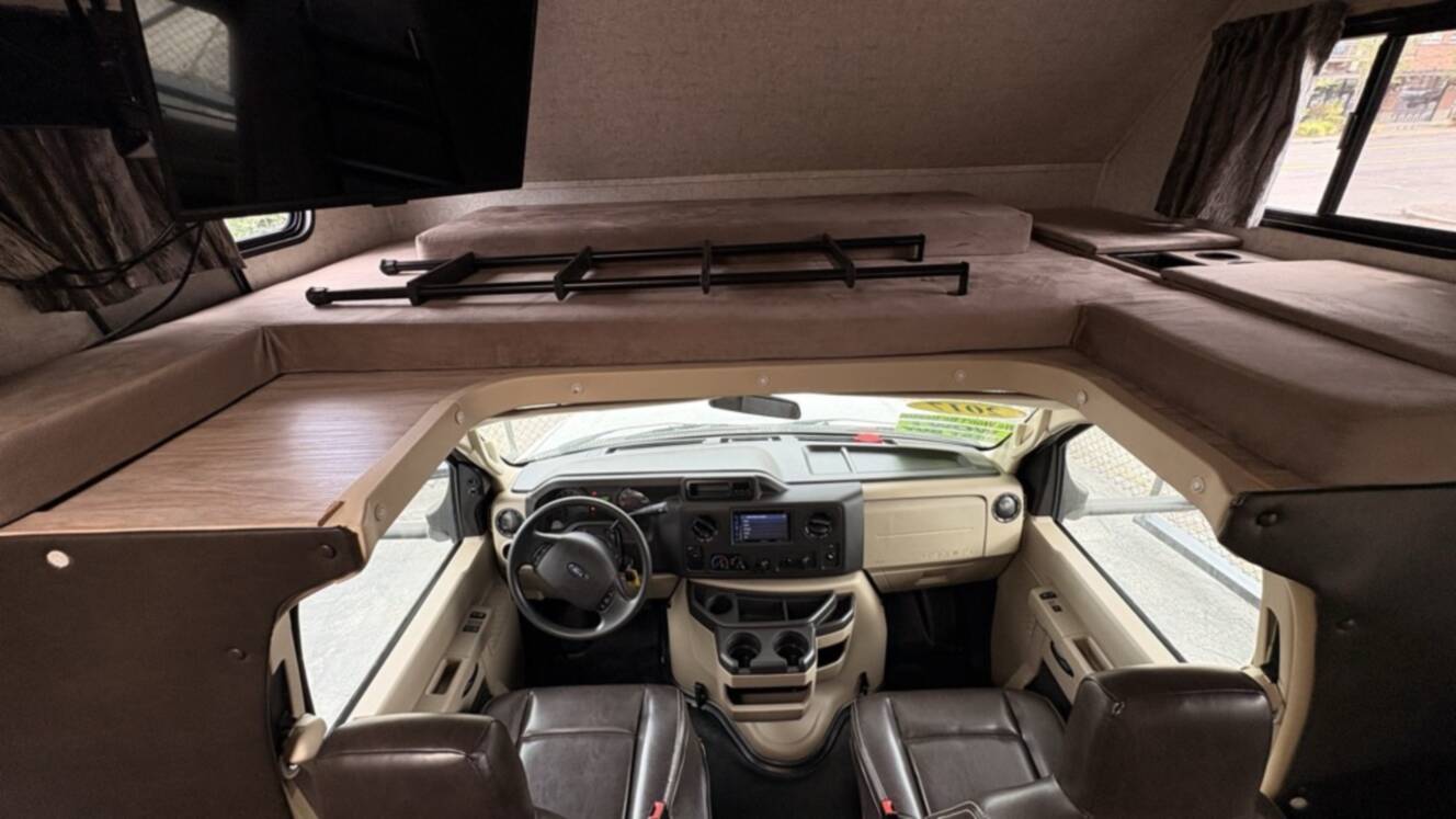 A photo of this 2017 Forest River SUNSEEKER 3050S