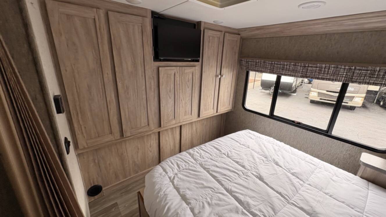 A photo of this 2017 Forest River SUNSEEKER 3050S