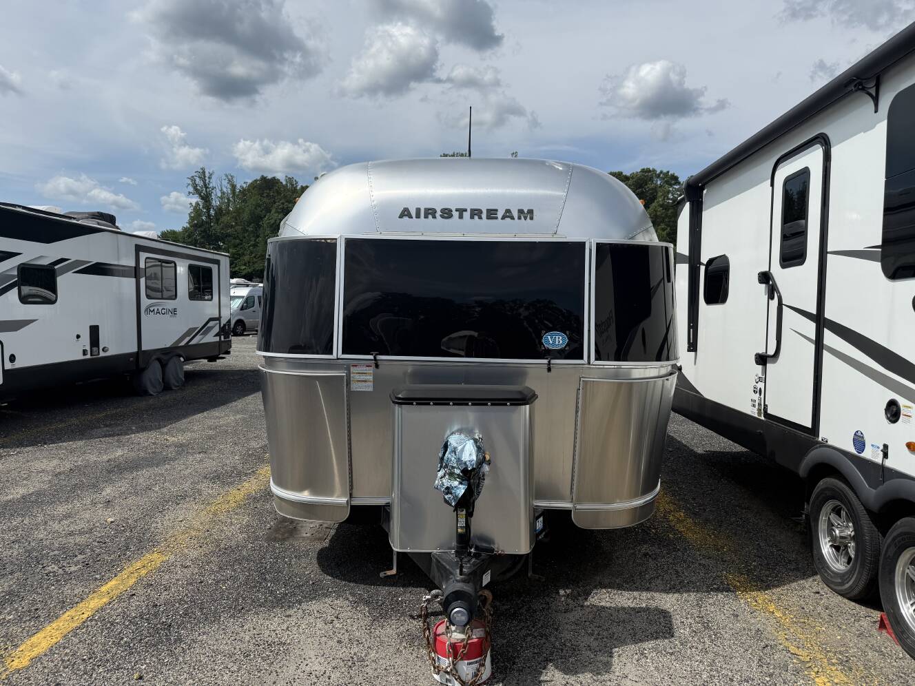 A photo of this 2018 Airstream FLYING CLOUD 28RB TWIN