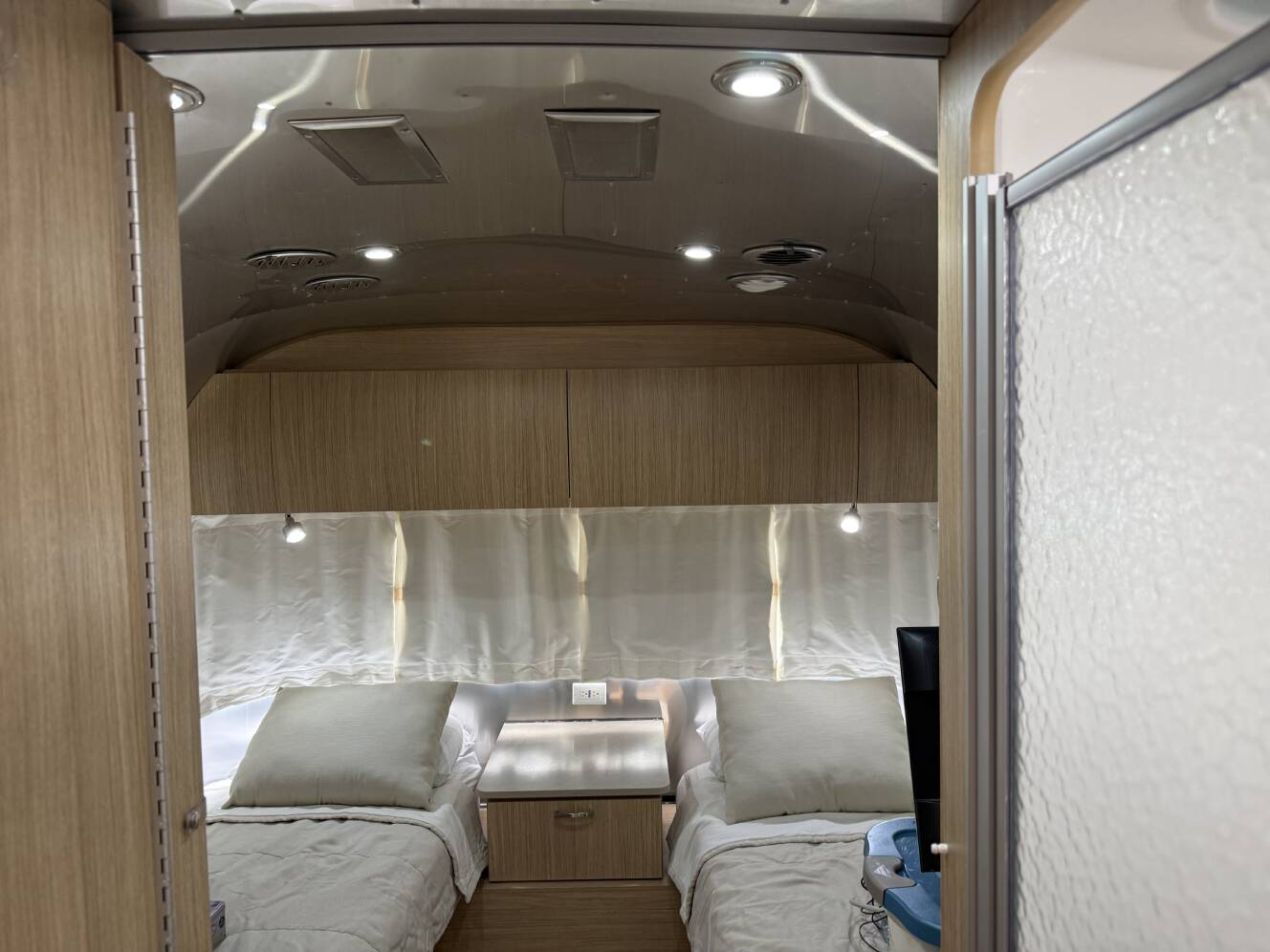 A photo of this 2018 Airstream FLYING CLOUD 28RB TWIN