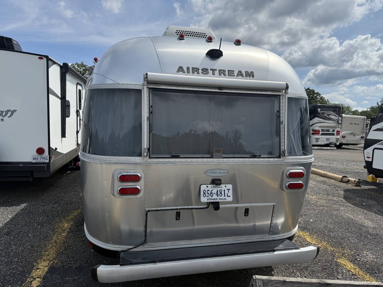 A photo of this 2018 Airstream FLYING CLOUD 28RB TWIN