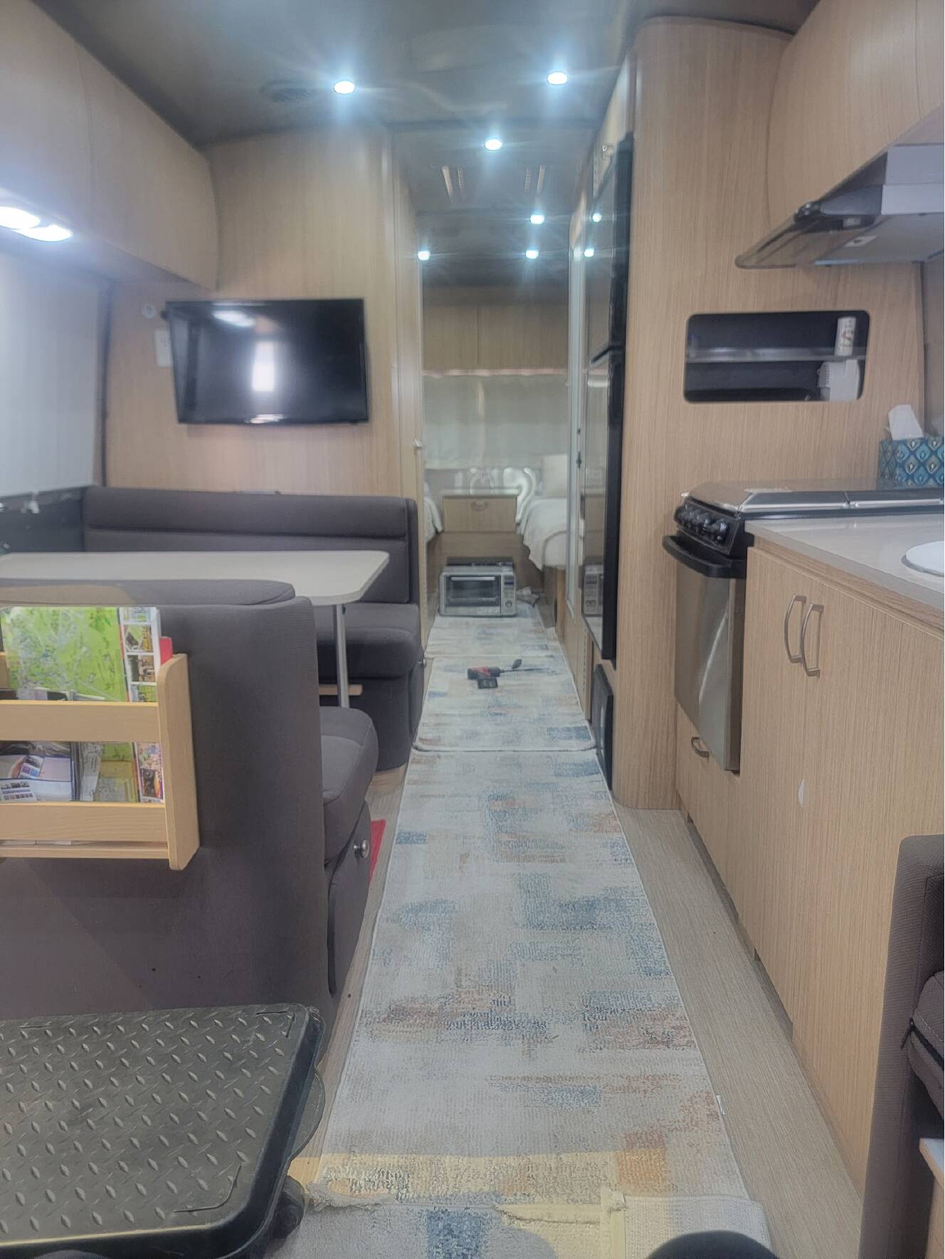 A photo of this 2018 Airstream FLYING CLOUD 28RB TWIN