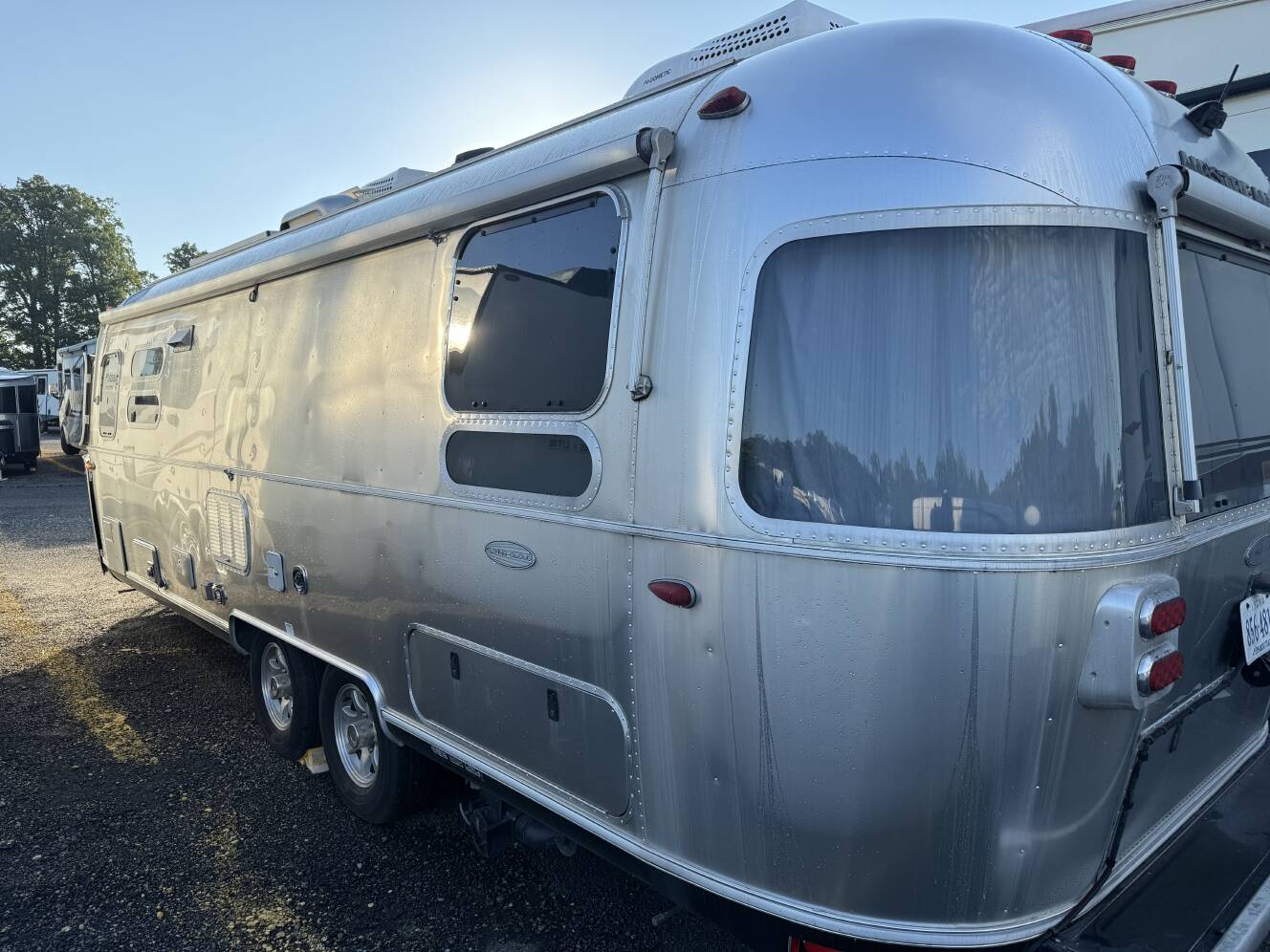 A photo of this 2018 Airstream FLYING CLOUD 28RB TWIN