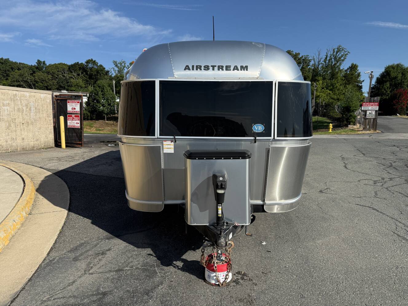 A photo of this 2018 Airstream FLYING CLOUD 28RB TWIN