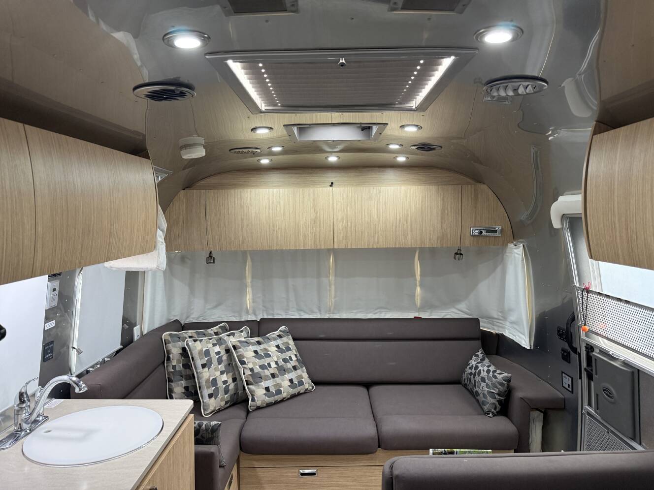 A photo of this 2018 Airstream FLYING CLOUD 28RB TWIN
