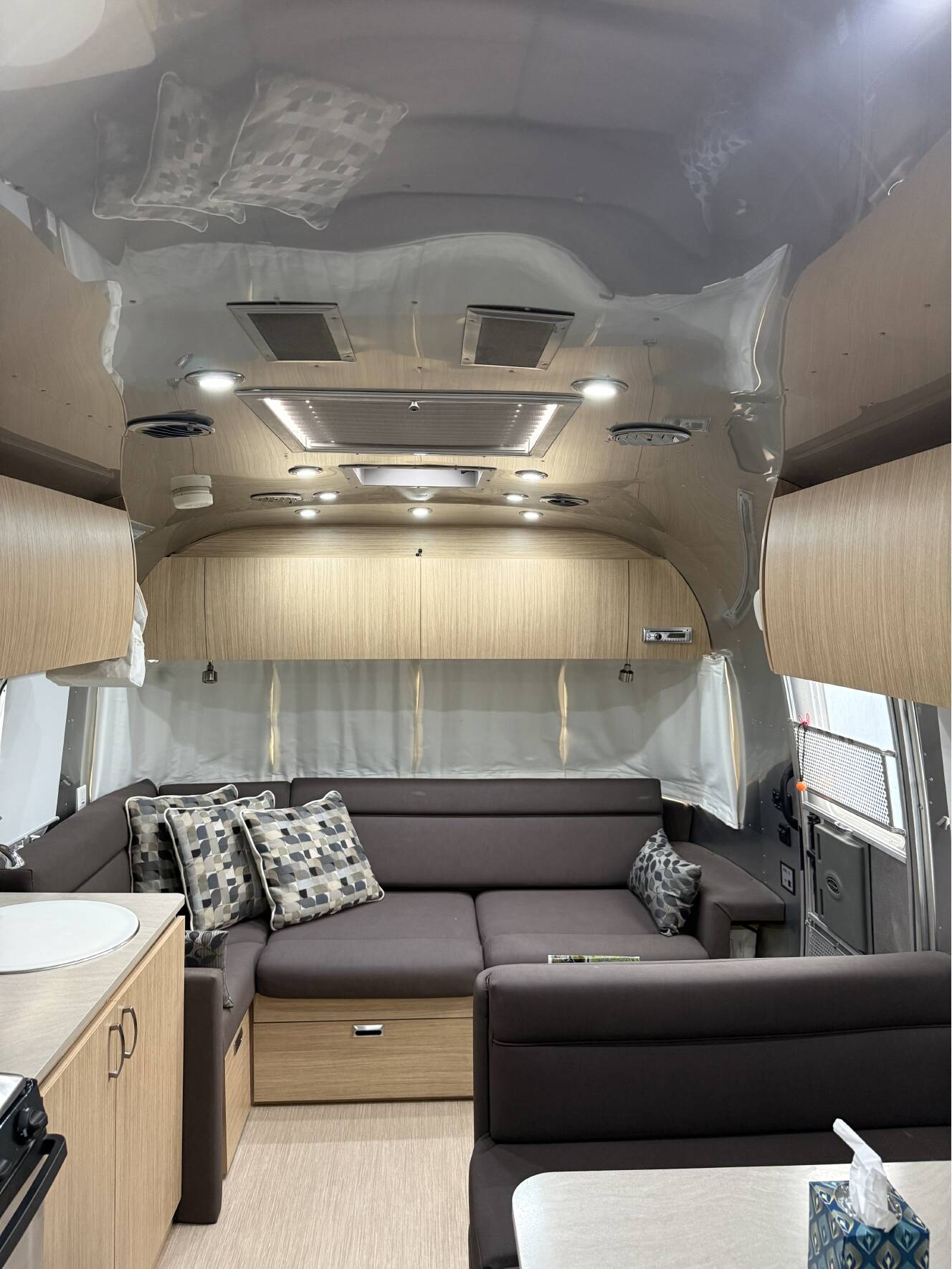 A photo of this 2018 Airstream FLYING CLOUD 28RB TWIN