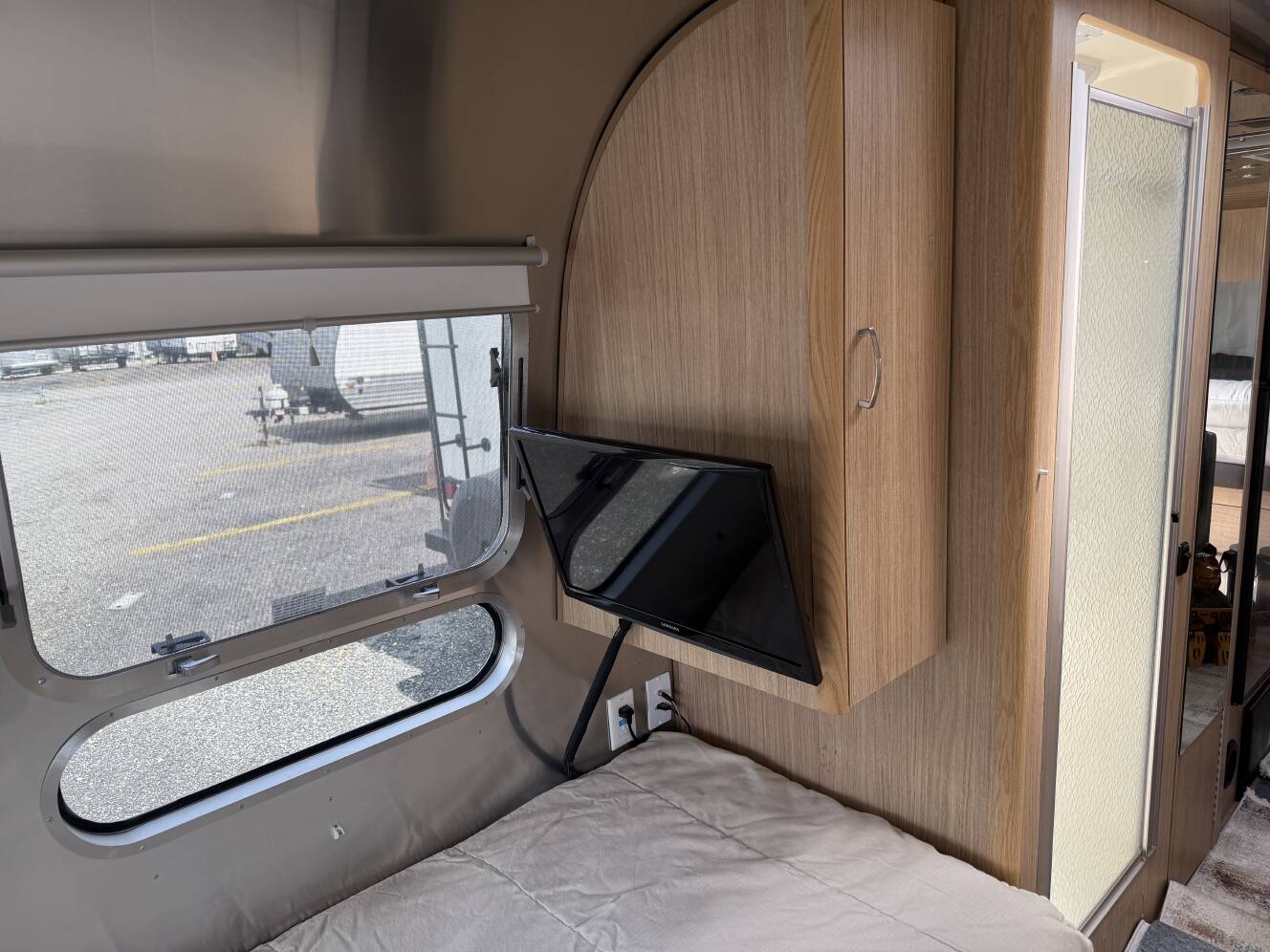 A photo of this 2018 Airstream FLYING CLOUD 28RB TWIN