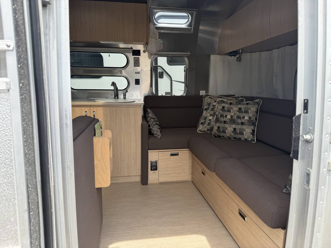 A photo of this 2018 Airstream FLYING CLOUD 28RB TWIN