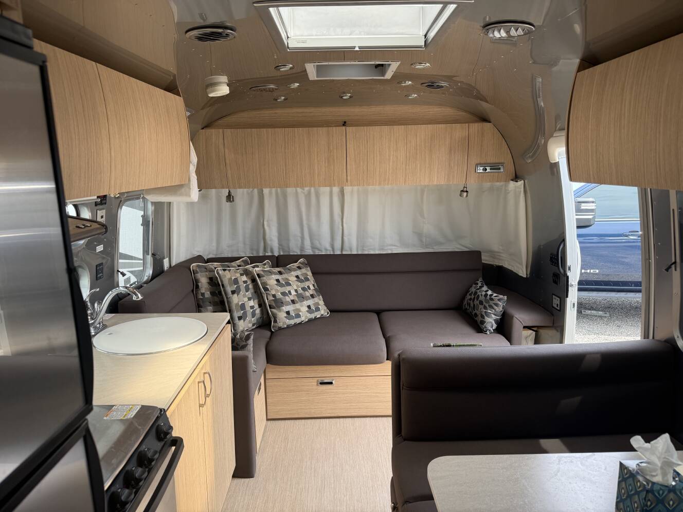 A photo of this 2018 Airstream FLYING CLOUD 28RB TWIN