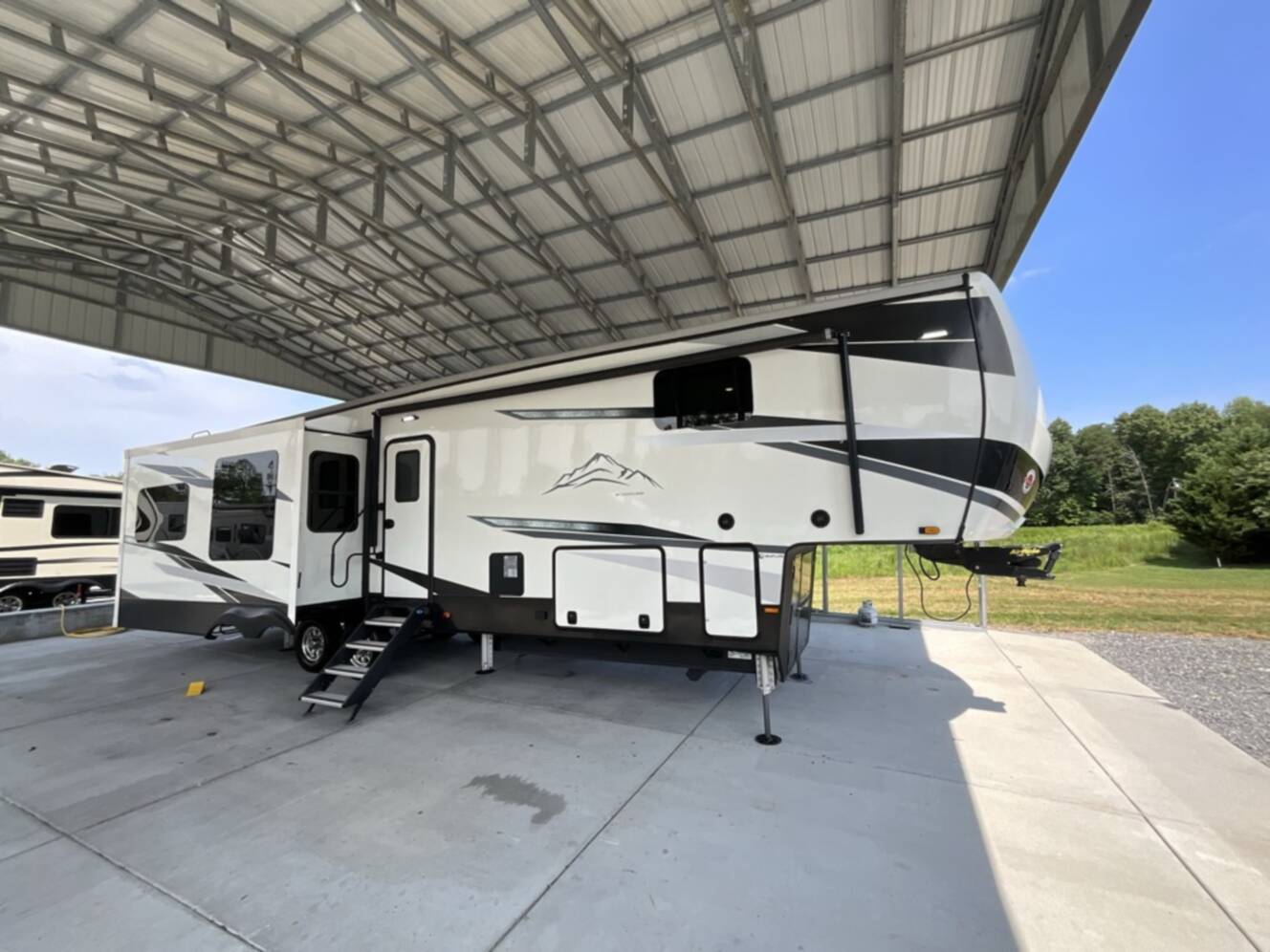 A photo of this 2021 Heartland BIG COUNTRY 3560SS