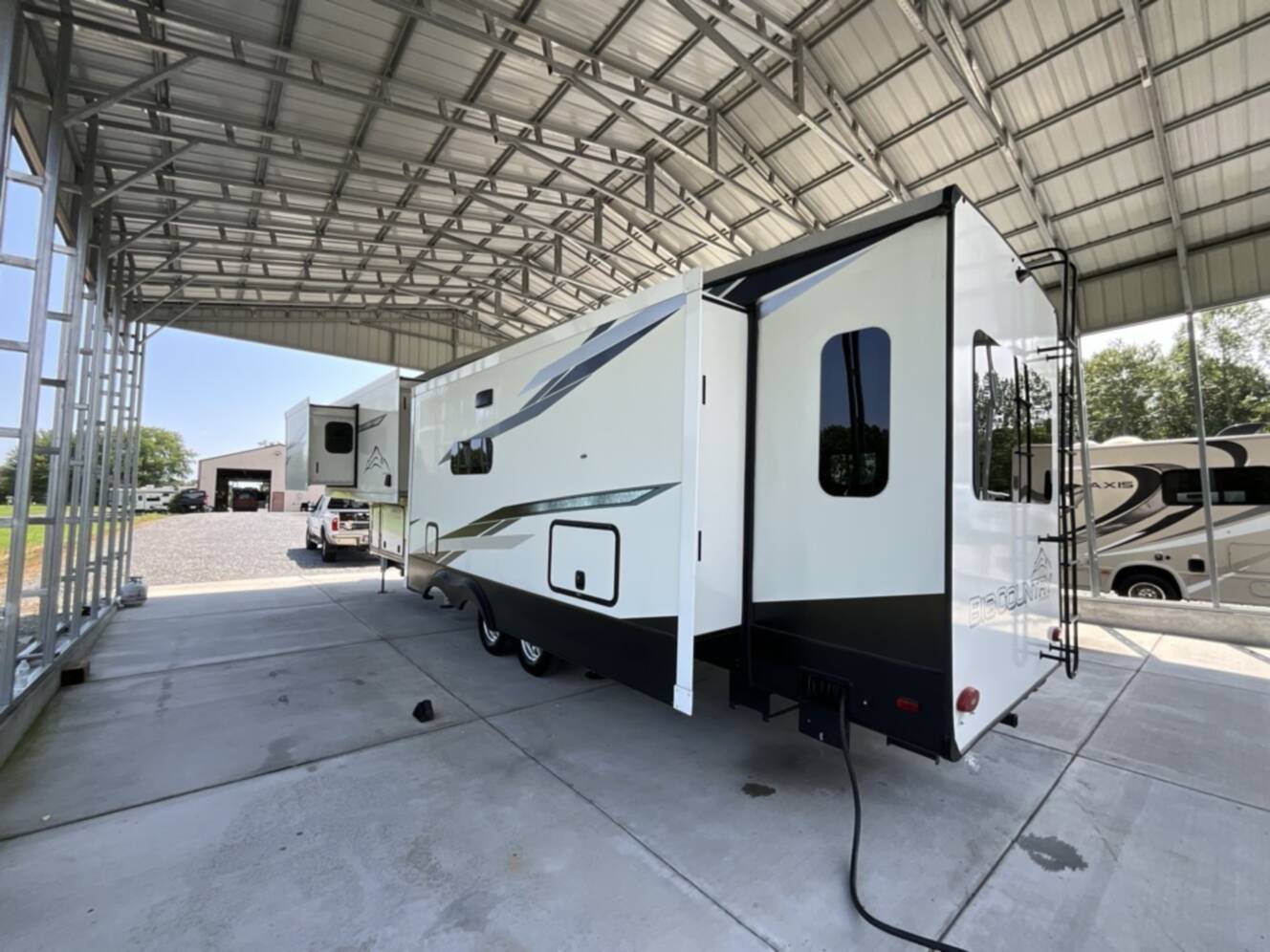 A photo of this 2021 Heartland BIG COUNTRY 3560SS