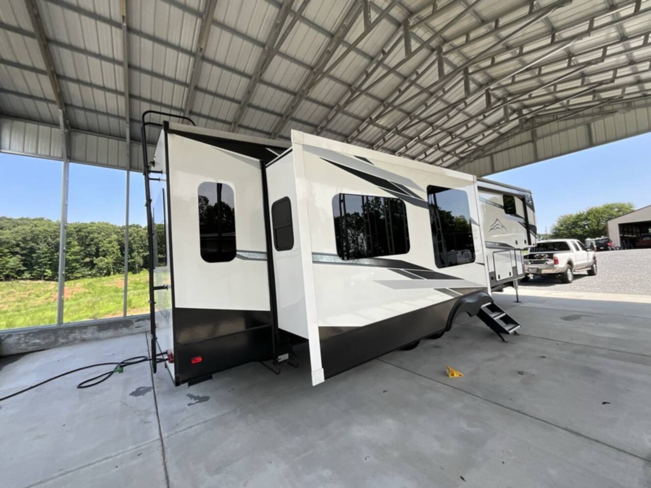 A photo of this 2021 Heartland BIG COUNTRY 3560SS