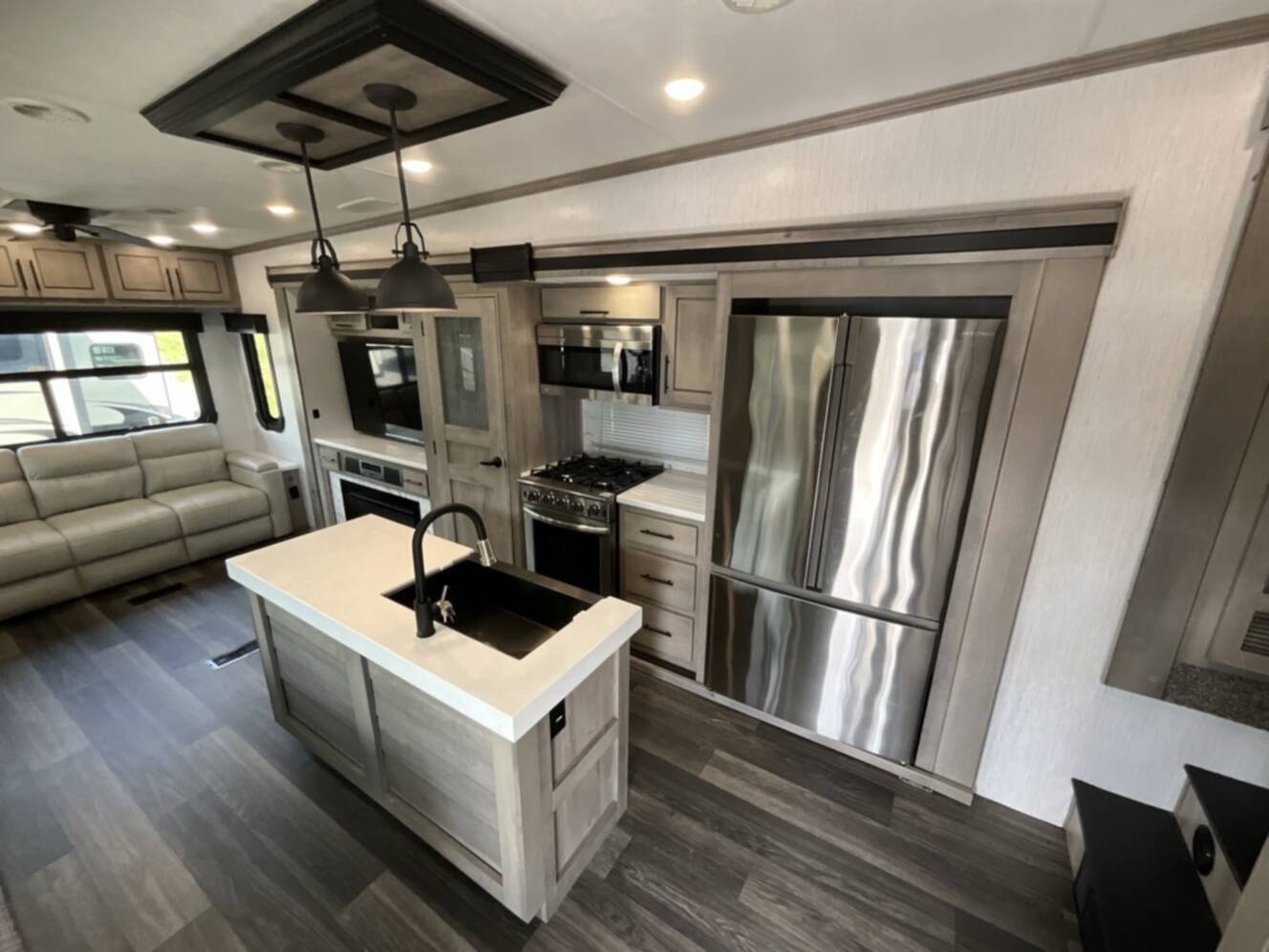 A photo of this 2021 Heartland BIG COUNTRY 3560SS
