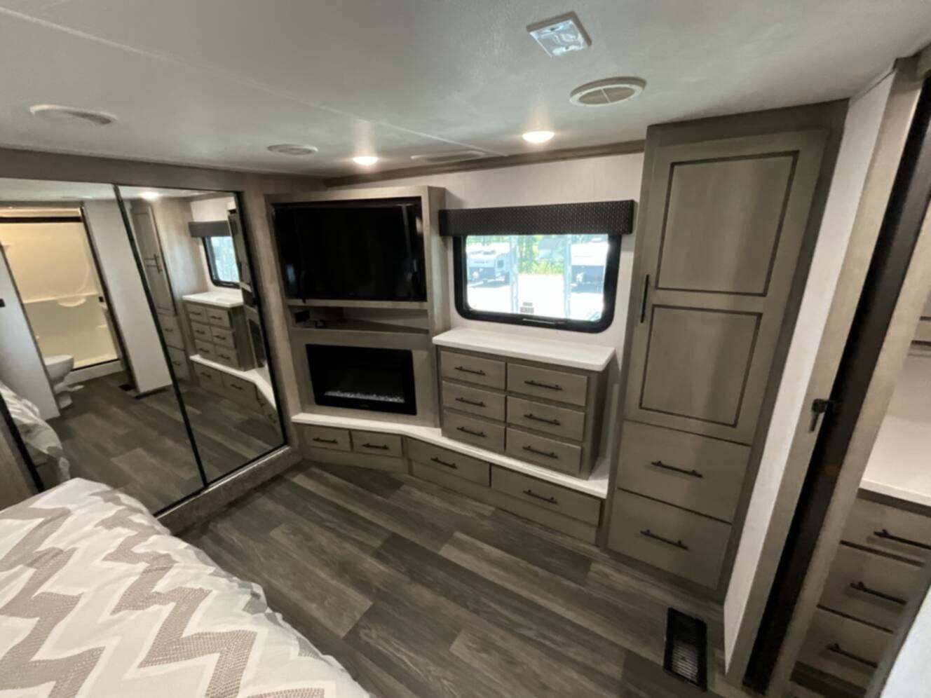 A photo of this 2021 Heartland BIG COUNTRY 3560SS