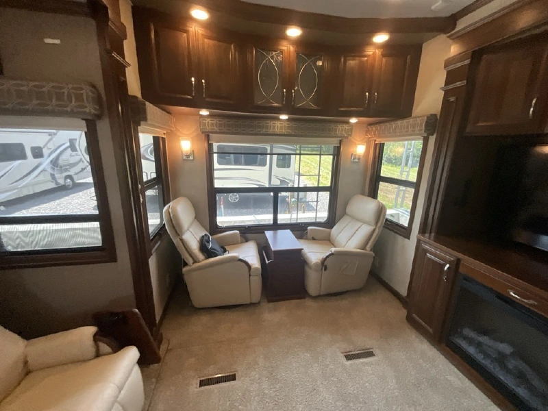 2017 DRV MOBILE SUITES 39DBRS3