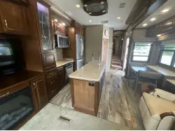 2017 DRV MOBILE SUITES 39DBRS3