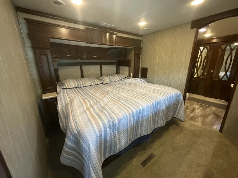 2017 DRV MOBILE SUITES 39DBRS3