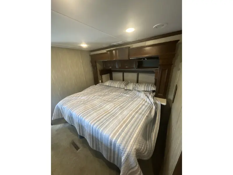 2017 DRV MOBILE SUITES 39DBRS3