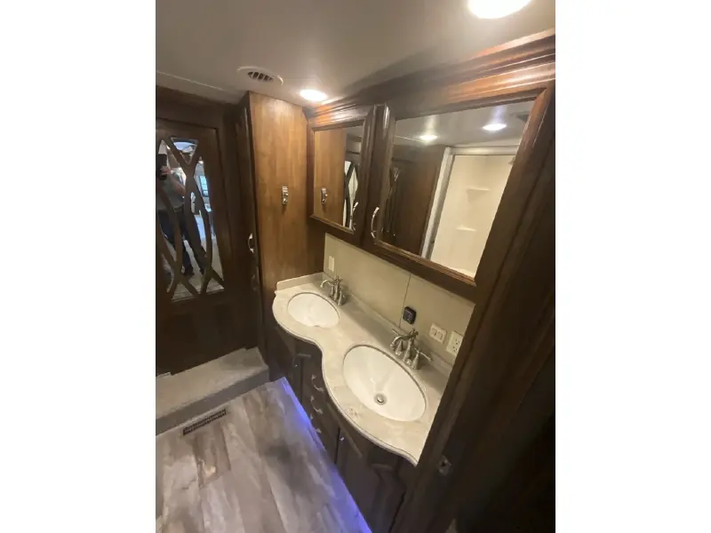 2017 DRV MOBILE SUITES 39DBRS3