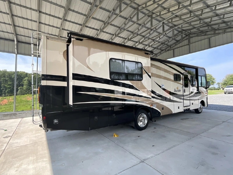 2009 FLEETWOOD BOUNDER 35E