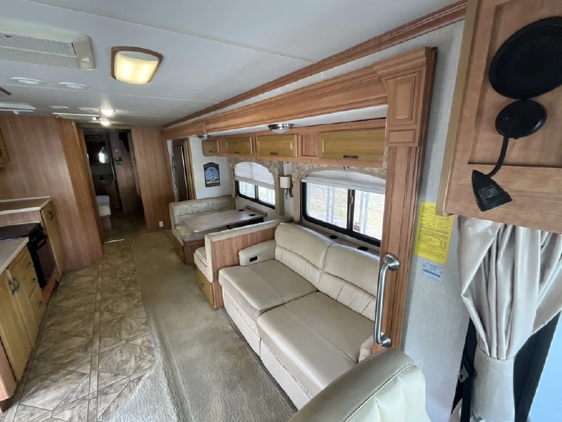 2009 FLEETWOOD BOUNDER 35E