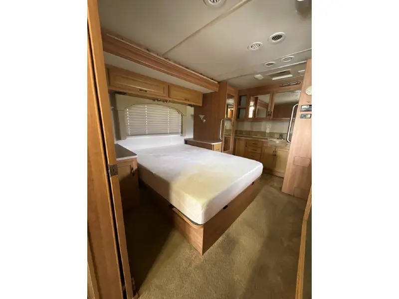 2009 FLEETWOOD BOUNDER 35E