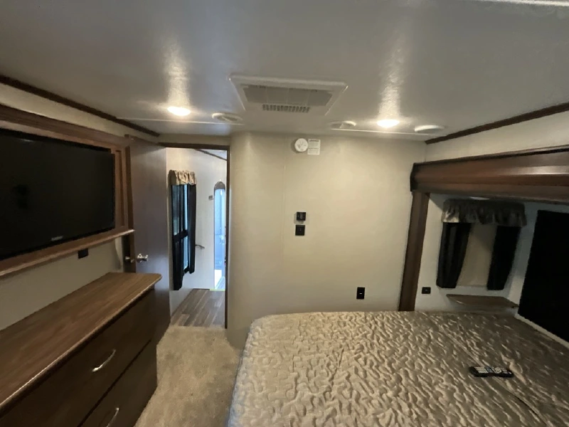2017 KEYSTONE MONTANA HIGH COUNTRY 340BH
