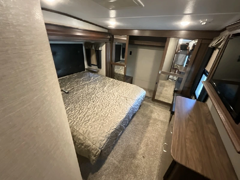 2017 KEYSTONE MONTANA HIGH COUNTRY 340BH