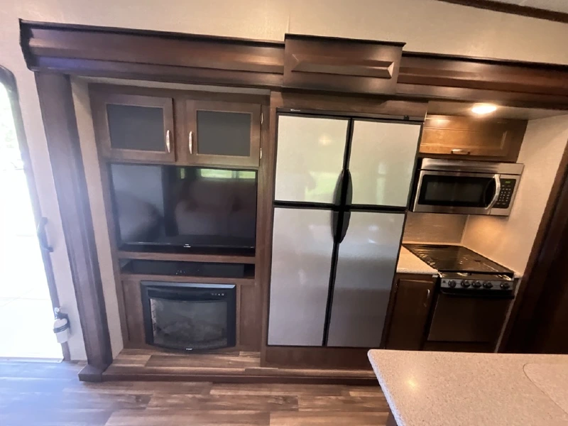 2017 KEYSTONE MONTANA HIGH COUNTRY 340BH