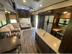 2017 KEYSTONE MONTANA HIGH COUNTRY 340BH