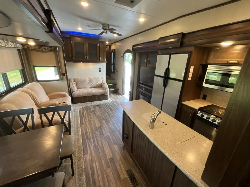 2017 KEYSTONE MONTANA HIGH COUNTRY 340BH