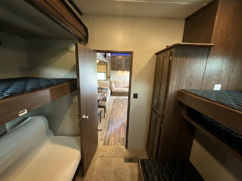 2017 KEYSTONE MONTANA HIGH COUNTRY 340BH